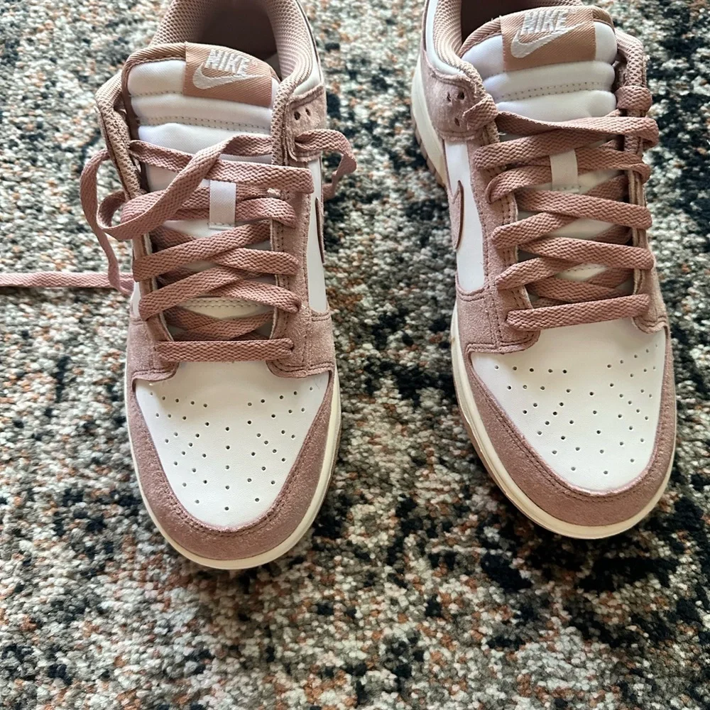 NIKE Dunk Low - Picture 2 of 3
